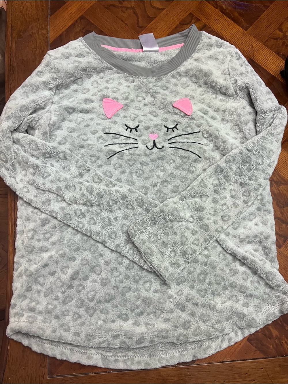 Secret Treasures Gray Fuzzy Cat Pajama Top with Pink Accents